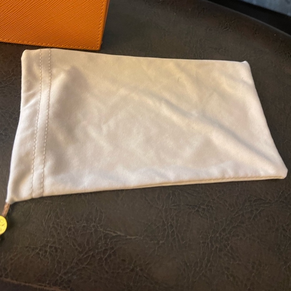 Tory Burch orange sunglasses case & protective drawstring pouch - Picture 9 of 10